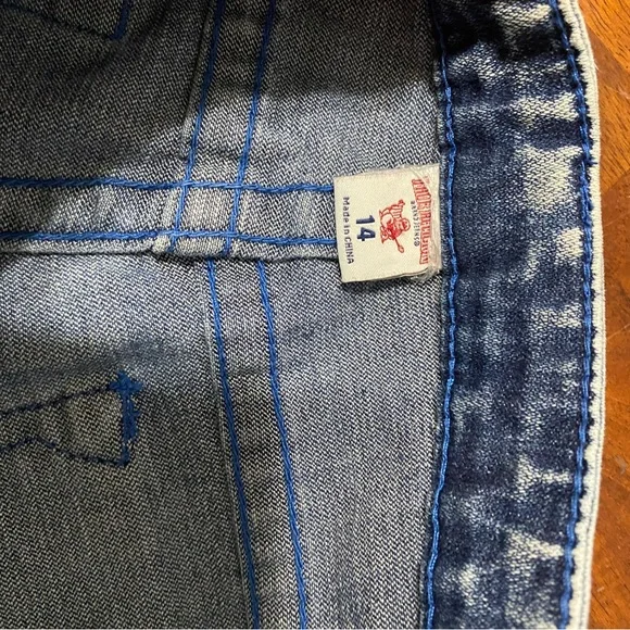 Boys True Religion Shorts - Picture 4 of 5